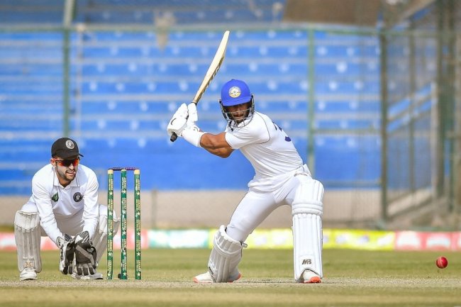 இன்னிங்ஸ் தோல்வியை தவிர்க்கும் முயற்சியில் பாகிஸ்தான்