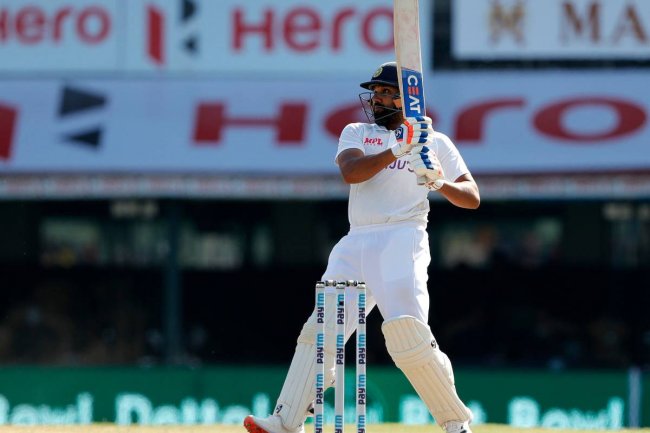 இங்கிலாந்தின் அடுத்தடுத்த விக்கெட்டுகள்... அசத்திய அக்சர் படேல்... 