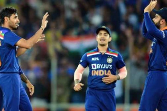 சூப்பர் சுந்தர்.... 4 ஓவர்கள்ல 2 விக்கெட்டை வீழ்த்தி அதிரடி