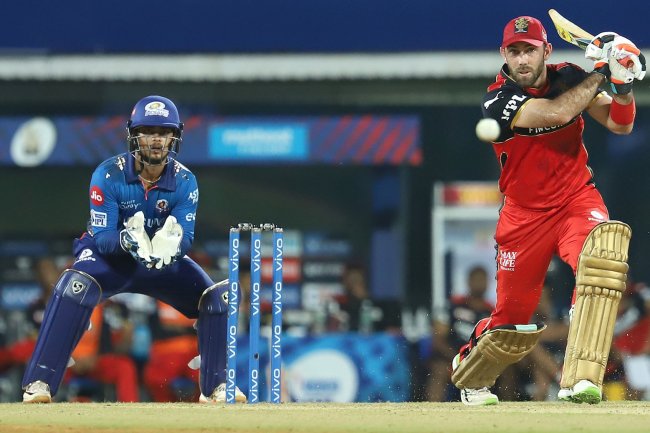 டி வில்லியர்ஸ் அதிரடியில் மும்பையை வீழ்த்தி முதல் வெற்றி பெற்றது ஆர்சிபி