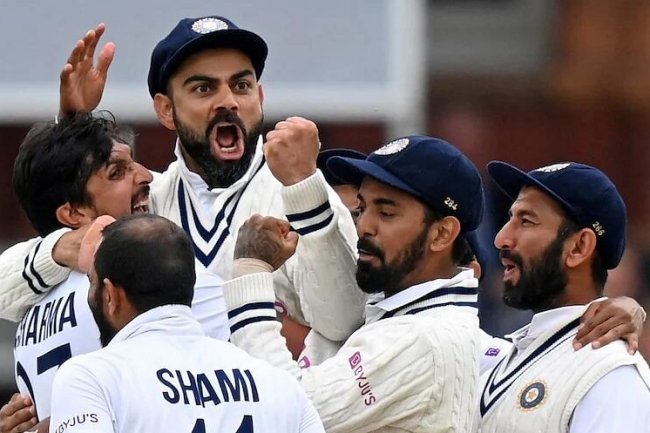 சரித்திர வெற்றி.. லார்ட்ஸ் டிரெஸ்ஸிங் ரூமில் கொண்டாடிய கோலி ஆர்மி -